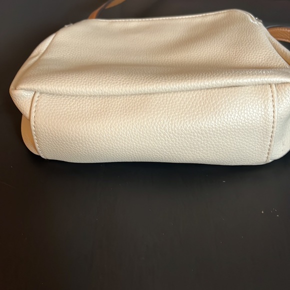 Kenneth Cole Crossbody Bag - Picture 3 of 9